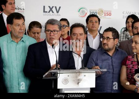 Mexiko-Stadt, Mexiko. Juni 2024. Die Senatoren der Nationalen Regenerationsbewegung (Morena), Ricardo Monreal und Ignacio Mier, die während einer Pressekonferenz sprechen, stellen die Legislativsitzung der Ständigen Kommission des Kongresses der Union vor. Am 6. Juni 2024 in Mexiko-Stadt. (Foto: Luis Barron/Eyepix Group/SIPA USA) Credit: SIPA USA/Alamy Live News Stockfoto