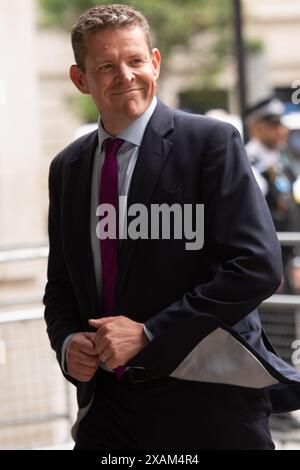 London, Großbritannien. Juni 2024. Rhun ap Iorwerth, der Anführer von Plaid Cymru, kommt zum BBC Broadcasting House für die erste Wahldebatte. Quelle: Justin Ng/Alamy Live News Stockfoto