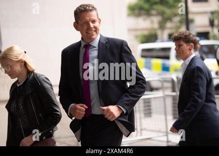 London, Großbritannien. Juni 2024. Rhun ap Iorwerth, der Anführer von Plaid Cymru, kommt zum BBC Broadcasting House für die erste Wahldebatte. Quelle: Justin Ng/Alamy Live News Stockfoto