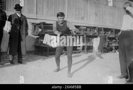 W. Ritchie, 1913. Zeigt Boxer Willie Ritchie (* 1891–1975 in Gerhardt Anthony Steffen), den Leichtgewichtsweltmeister von 1912 bis 1914. Stockfoto