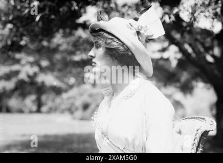 (Miss Edison) Mrs. John E. Sloane, 1914. Madeleine Edison Sloane (1888–1979), eine Tochter von Thomas Alva Edison, der 1914 den Piloten John Eyre Sloane heiratete. Stockfoto