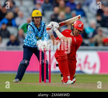 7. Juni 2024; Emirates Old Trafford Cricket Ground, Manchester, England; Vitality Blast T20 League Cricket, Lancashire Lightning gegen Birmingham Bears; Luke Wells von Lancashire Lightning Out stumpelte Alex Davies von Birmingham Bears beim Bowling von Jake Lintott mit 113-3 Punkten Stockfoto