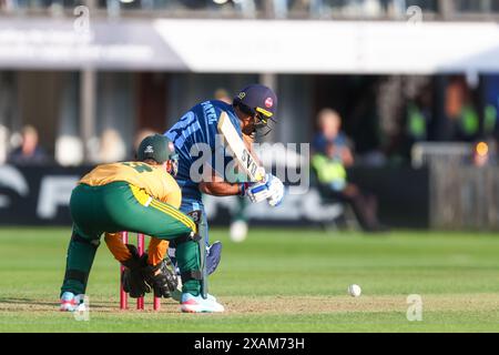 Derby, Großbritannien. Juni 2024. Samit Patel streikte während des Spiels Vitality T20 Blast zwischen Derbyshire Falcons und Notts Outlaws am 7. Juni 2024 im County Ground in Derby, England. Foto von Stuart Leggett. Nur redaktionelle Verwendung, Lizenz für kommerzielle Nutzung erforderlich. Keine Verwendung bei Wetten, Spielen oder Publikationen eines einzelnen Clubs/einer Liga/eines Spielers. Quelle: UK Sports Pics Ltd/Alamy Live News Stockfoto