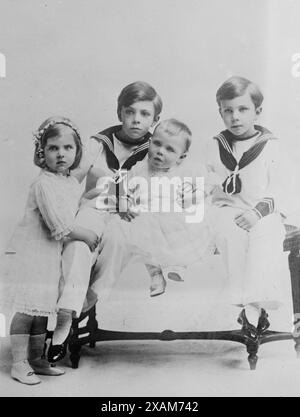 Prinzen Gustaf Adolf - Sigvard &amp; Bertil &amp; Prinzessin Ingrid von Schweden, zwischen 1910 und 1915. Stockfoto
