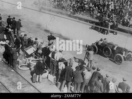 Beginn Des Vanderbilt Cup Race, 1914. Zeigt den Vanderbilt Cup 1914, der am 26. Februar in Santa Monica, Kalifornien, ausgetragen wurde. Stockfoto