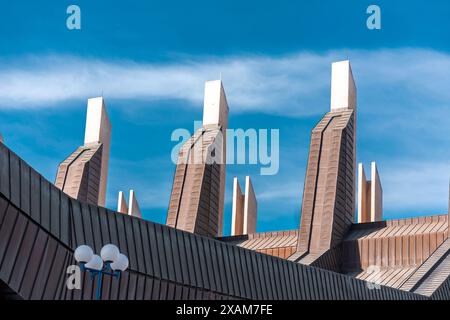 Der Palast für Jugend und Sport, früher Boro und Ramiz genannt, ist eine Mehrzweckhalle in Pristina, Kosovo. Stockfoto