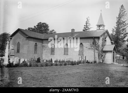 Kirche unserer Lieben Frau des Friedens, Niagara, 1914. Zeigt den Schrein unserer Lieben Frau des Friedens, Niagarafälle, Ontario, Kanada. Die Delegierten der Friedenskonferenz von Niagara 1914 nahmen am Sonntag, dem 24. Mai, an einer besonderen Friedensmesse in dieser Kirche Teil. Stockfoto