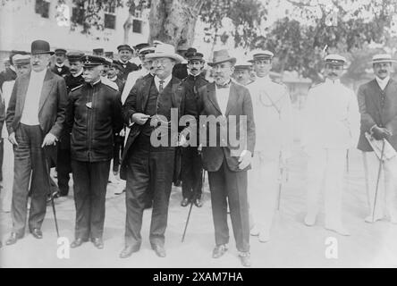 Roosevelt an der Naval School, Rio Janeiro, 1913. Zeigt Präsident Theodore Roosevelt (1858–1919) in Rio de Janeiro, Brasilien, vor der Roosevelt-Rondon Scientific Expedition zum Amazonasfluss, die 1913 begann. Stockfoto