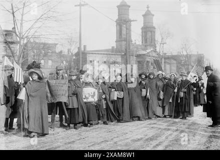 Rosalie Jones, Ida Craft - Suffrage Hikers, 1913. Zeigt die Wanderung von General Rosalie Jones von New York nach Washington, D.C. für die Parade der National American Woman Suffrage Association am 3. März 1913. Stockfoto