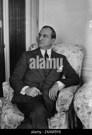 Antonio Scotti, zwischen 1915 und 1920. Zeigt den italienischen Opernsänger Antonio Scotti (1866–1936), der mit der New York Metropolitan Opera sang. Stockfoto