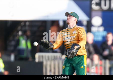 Derby, Großbritannien. Juni 2024. Tom Moores spielte beim Spiel von Vitality T20 Blast zwischen Derbyshire Falcons und Notts Outlaws am 7. Juni 2024 im County Ground in Derby, England. Foto von Stuart Leggett. Nur redaktionelle Verwendung, Lizenz für kommerzielle Nutzung erforderlich. Keine Verwendung bei Wetten, Spielen oder Publikationen eines einzelnen Clubs/einer Liga/eines Spielers. Quelle: UK Sports Pics Ltd/Alamy Live News Stockfoto