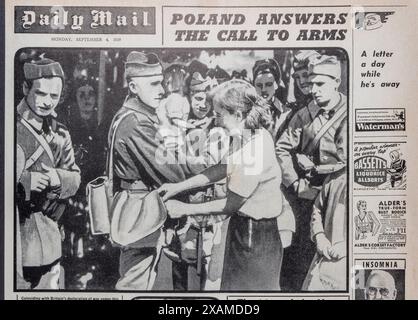 „Polen antwortet den Aufruf zu den Waffen“ mit Fotos in der Daily Mail (Replik) 4. September 1939, über den Ausbruch des Zweiten Weltkriegs. Stockfoto