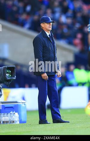 7. Juni 2024; Hampden Park, Glasgow, Schottland: International Football Friendly, Schottland gegen Finnland; Finnland-Trainer Markku Kanerva Stockfoto