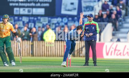 Derby, Großbritannien. Juni 2024. Pat Brown spielte beim Bowlingspiel Vitality T20 Blast zwischen Derbyshire Falcons und Notts Outlaws am 7. Juni 2024 im County Ground in Derby, England. Foto von Stuart Leggett. Nur redaktionelle Verwendung, Lizenz für kommerzielle Nutzung erforderlich. Keine Verwendung bei Wetten, Spielen oder Publikationen eines einzelnen Clubs/einer Liga/eines Spielers. Quelle: UK Sports Pics Ltd/Alamy Live News Stockfoto