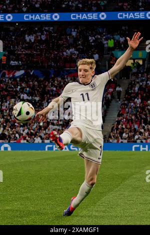 London, Großbritannien. Juni 2024. London, England, 07. Juni 2024: Anthony Gordon (11 England) in Aktion während des internationalen Freundschaftsspiels zwischen England und Island im Wembley Stadium in London. (Pedro Porru/SPP) Credit: SPP Sport Press Photo. /Alamy Live News Stockfoto