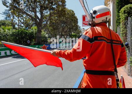 Monte Carlo, Fürstentum Monaco. Mai 2024. Formel 1 Grand Prix de Monaco auf dem Circuit de Monaco in Monte Carlo. Im Bild: Rote Flagge während der dritten Trainingseinheit © Piotr Zajac/Alamy Live News Stockfoto