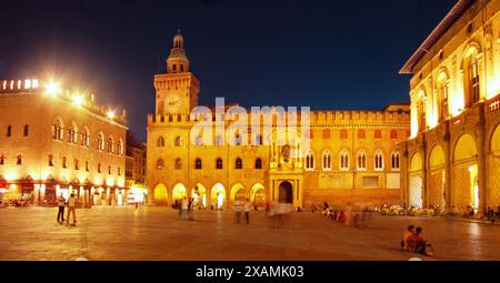 Italien, Bologna, Palazzo Comunale (Rathaus) an der Piazza Maggiore (Hauptplatz) Stockfoto