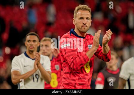 London, Großbritannien. Juni 2024. London, England, 07. Juni 2024: Harry Kane (9 England) nach dem internationalen Freundschaftsspiel zwischen England und Island im Wembley Stadium in London, England. (Pedro Porru/SPP) Credit: SPP Sport Press Photo. /Alamy Live News Stockfoto