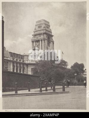 Tower Hill. Aus dem Album: Photograph Album - London, 1920er Jahre Stockfoto