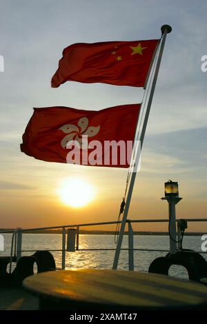 Maracaibo, Venezuela, 2-08-2010. Venezolanisches Militär mit Anti-Drogen-Hunden entdeckt Drogenschmuggel auf chinesischem Flaggenschiff im Maracaibo-See durch Jose Bula Stockfoto