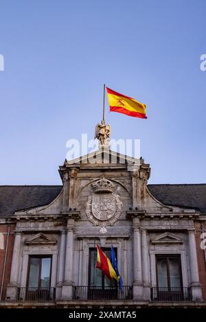 Detail des Gebäudes des spanischen Außenministeriums, Santa Cruz Palace, Madrid, Spanien Stockfoto