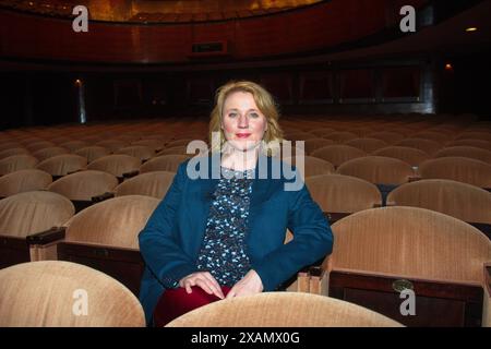 Oktoberfest - Das Musical. Beinah wahr... , Photocall im Renaissance Theater, Berlin, 07.06.2024 Winnie BÖWE Schauspielerin beim Photocall zu OKTOBERFEST. Das Musical. Beinah wahr... Premiere: 08.07.2024, Photocall, Bayrische Brotzeit im Bruckner-Foyer des Renaissance Theater, Berlin, 07.06.2024 Berlin Renaissance Theater Deutschland, deutschland *** Oktoberfest das Musical Beinah wahr , Photocall am Renaissance Theater, Berlin, 07 06 2024 Winnie BÖWE Schauspielerin beim Photocall zum OKTOBERFEST Musical Beinah wahr Premiere 08 07 2024 , Fotoruf, Bayerische Brotzeit im Bruckner Foyer der R Stockfoto