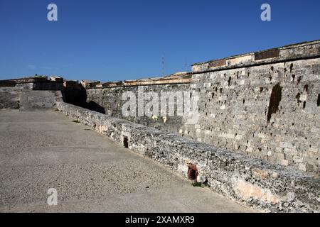 Das Schloss Morro / Castillo de los Tres Reyes Magos del Morro, Festung, die den Eingang zur Havanna Bucht, Kuba, Karibik, bewacht. Stockfoto