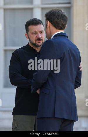 Paris, Frankreich. Oktober 2023. Julien Mattia/Le Pictorium - Volodymyr Zelensky im Elysee-Palast, 7. Juni 2024 - 07/10/2023 - France/Ile-de-France (Region)/Paris - Präsident Emmanuel Macron und seine Frau Brigitte Macron empfanden den ukrainischen Präsidenten Volodymyr Zelensky und seine Frau Olena Zelenska am 7. Juni 2024 im Pariser Palais de l’Elysee. Quelle: LE PICTORIUM/Alamy Live News Stockfoto