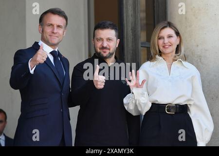 Paris, Frankreich. Oktober 2023. Julien Mattia/Le Pictorium - Volodymyr Zelensky im Elysee-Palast, 7. Juni 2024 - 07/10/2023 - France/Ile-de-France (Region)/Paris - Präsident Emmanuel Macron und seine Frau Brigitte Macron empfanden den ukrainischen Präsidenten Volodymyr Zelensky und seine Frau Olena Zelenska am 7. Juni 2024 im Pariser Palais de l’Elysee. Quelle: LE PICTORIUM/Alamy Live News Stockfoto