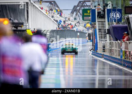 Sicherheitswagen - Aston Martin Vantage während des Formel 1 AWS Grand Prix du Canada 2024, Montreal, Quebec, Kanada, vom 6. Bis 9. Juni - Rang 9 von 24 der F1-Weltmeisterschaft 2024 Stockfoto