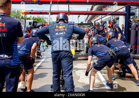 Montreal, Quebec, Kanada. Juni 2024. Oracle Red Bull Racing Boxenbesatzung. Während des Formel 1 AWS Grand Prix du Canada 2024, Montreal, Quebec, Kanada, vom 6. Bis 9. Juni - Rounfd 9 von 24 von 2024 F1-Weltmeisterschaft (Credit Image: © Alessio de Marco/ZUMA Press Wire) NUR ZUR REDAKTIONELLEN VERWENDUNG! Nicht für kommerzielle ZWECKE! Stockfoto