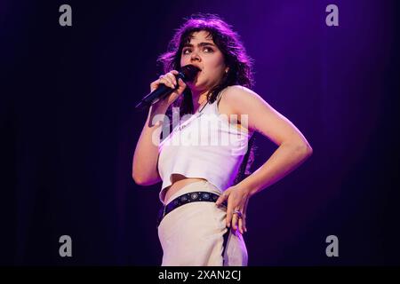 Porto, Portugal. Juni 2024. Abigaiil Morris von der britischen Indie-Rock-Band Last Dinner Party tritt am 2. Tag des Primavera Sound Music Festivals im Stadtpark von Porto live auf. (Foto: Diogo Baptista/SOPA Images/SIPA USA) Credit: SIPA USA/Alamy Live News Stockfoto