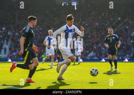 Glasgow, Großbritannien. Juni 2024. Schottland spielt Finnland in einem Freundschaftsspiel der UEFA International im Hampden Park, Fußballstadion, Glasgow, Schottland, Großbritannien. Dies ist das letzte Länderspiel Schottlands vor dem Spiel gegen Deutschland im Eröffnungsspiel der EM 2024. Quelle: Findlay/Alamy Live News Stockfoto