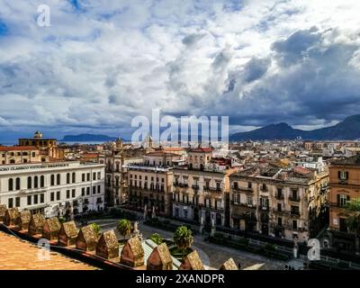 Palermo, Sizilien, Italien. 10. Januar 2018: Atemberaubender Blick vom Dach der Kathedrale von Palermo in Sizilien, Italien. Stockfoto