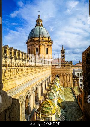 Palermo, Sizilien, Italien. 10. Januar 2018: Atemberaubender Blick vom Dach der Kathedrale von Palermo in Sizilien, Italien. Stockfoto