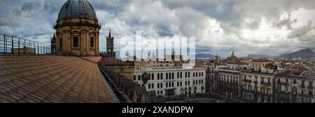 Palermo, Sizilien, Italien. 10. Januar 2018: Atemberaubender Blick vom Dach der Kathedrale von Palermo in Sizilien, Italien. Stockfoto