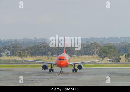Jetstar Airways 10-jähriges Jubiläum rote Lackierung und Airbus a320 NEO Jetstar Generation am Flughafen Tullamarine, Melbourne, Australien. Stockfoto