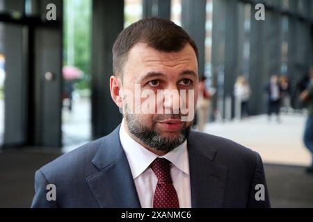 Sankt Petersburg, Russland. Juni 2024. Denis Pushilin, Leiter der Volksrepublik Donezk (DPR) auf dem Internationalen Wirtschaftsforum von St. Petersburg 2024 (SPIEF 2024). Quelle: SOPA Images Limited/Alamy Live News Stockfoto