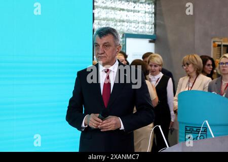 Sankt Petersburg, Russland. Juni 2024. Sergey Menyaylo, Leiter der Republik Nordossetien - Alania auf dem Internationalen Wirtschaftsforum von St. Petersburg 2024 (SPIEF 2024). Quelle: SOPA Images Limited/Alamy Live News Stockfoto