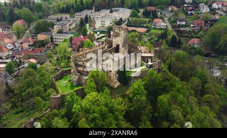 Bolkow Castle, eine mittelalterliche Festung, von oben gesehen in Dolnośląskie, Polen. Stockfoto