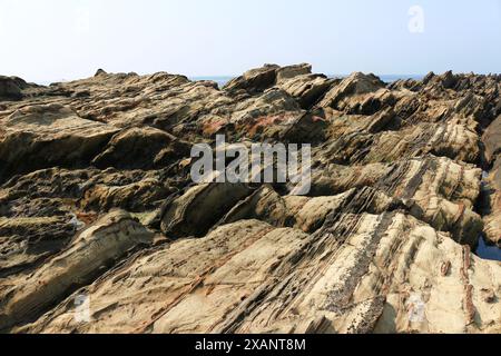 Foto der Schichten an der Arasaki-Küste auf der Miura-Halbinsel Stockfoto