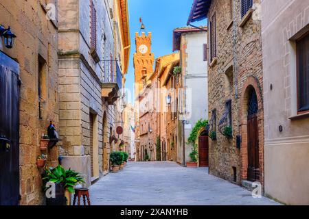 Toskana, Italien. Straße in der Altstadt von Pienza, Provinz Siena. Stockfoto