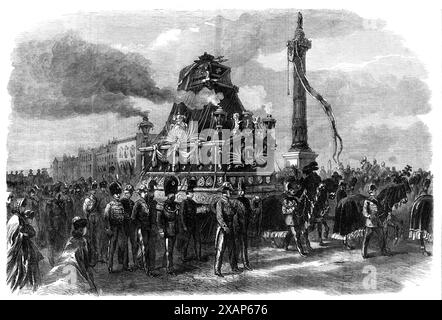 Beerdigung des verstorbenen Königs der Belgier: Das Trauerauto, das an der Säule vorbeifährt, am Place du Congr&#xe9;s in Brüssel - nach einem Entwurf unseres besonderen Künstlers, 1865. Die Prozession, die '...in vor der bekannten Säule vorbeiführte, die von einer Statue des verstorbenen Königs Leopold überragt wird... der Leichenwagen, war ein riesiges Gebäude in Schwarz und Gold, umgeben von Urnen mit brennendem Weihrauch, und bedeckt mit dem königlichen Mantel aus rotem Samt mit einer Hermelingrenze, auf dem das Zepter und die Krone platziert waren. Die Schnüre des Palls wurden rechts vom Prinzen de Ligne gehalten, von M. Rogier (Mi Stockfoto