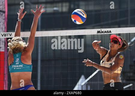 Ostrava, Tschechische Republik. Juni 2024. Von links Marie-Sara Stochlova (CZE), Ana Patricia Silva Ramos (BRA) in Aktion während des Pro Tour Ostrava Matches Barbora Hermannova, Marie-Sara Stochlova aus Tschechien gegen Ana Patricia Silva Ramos, Eduarda Santos Lisboa (Duda Lisboa) aus Brasilien in Ostrava, Tschechische Republik, 8. Juni 2024. Quelle: Jaroslav Ozana/CTK Photo/Alamy Live News Stockfoto