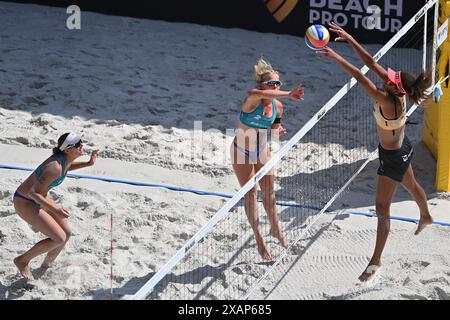 Ostrava, Tschechische Republik. Juni 2024. Von links Tschechische Barbora Hermannova, Marie-Sara Stochlova, Ana Patricia Silva Ramos (BRA) in Aktion während des Pro Tour Ostrava Matches Barbora Hermannova, Marie-Sara Stochlova aus Tschechien gegen Ana Patricia Silva Ramos, Eduarda Santos Lisboa (Duda Lisboa) aus Brasilien in Ostrava, Tschechische Republik, 8. Juni 2024. Quelle: Jaroslav Ozana/CTK Photo/Alamy Live News Stockfoto
