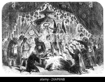 Szenen aus den Weihnachtspantomimen: Drury Lane Theatre: Little King Pippin - der Tempel des Mammon, 1865. Die Londoner Bühnenproduktion von Little King Pippin; OR, Harlequin Fortunatus and the Magic Purse and Wishing-Cap. Falconer und Chatterton sollen eine Münze Geld für ihre Darstellung ausgegeben haben... die Einführung beginnt mit dem Tempel des Mammon,... ..die schmutzige Gottheit selbst wird etwas zu majestätisch vertreten durch Mr. Henri Drayton, der das Vermögen mit der unerschöpflichen Geldbörse versorgt, was sie schließlich Fortunatus (Miss Augusta Thompson) schenkt. Stockfoto