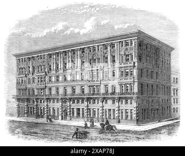 The Grosvenor Mansions, Victoria-Street, Westminster, [London], 1868. Blick auf einen frühen Etagenblock. "Die Besonderheit des Innenraums ist, dass der größte Teil davon, ganz über dem Zwischengeschoss, nach Pariser Mode in Wohnungen angelegt ist, in denen jede Wohnung alle notwendigen Unterkünfte eines Hauses enthält, aber auf derselben Ebene. Es gibt vier Wohnungen auf jeder Etage, mit einer großen zentralen Halle und einer Treppe und einer Tochtergesellschaft in der Seitenstraße, die Zugang zu jedem der Wohnungen bietet. Es gibt auch eine separate zentrale Treppe für Handwerker und Bedienstete und einen Aufzug aus dem Keller Stockfoto