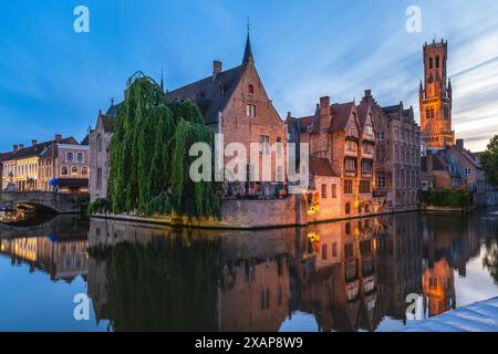 Landschaft des Rosenkranzquay, Rozenhoedkaai auf Niederländisch, in Brügge, Belgien Stockfoto