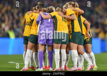 Sydney, Australien. Juni 2024. Australische Spieler treffen sich während der Freundschaftsspiele zwischen Australien und China im Accor Stadium. Endpunktzahl: Australien 2:0 China. Quelle: SOPA Images Limited/Alamy Live News Stockfoto