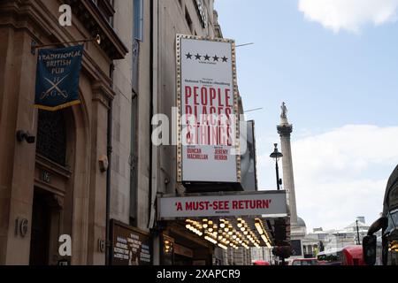 Ein Werbespot für die Produktion von People, Places & Things in London Stockfoto